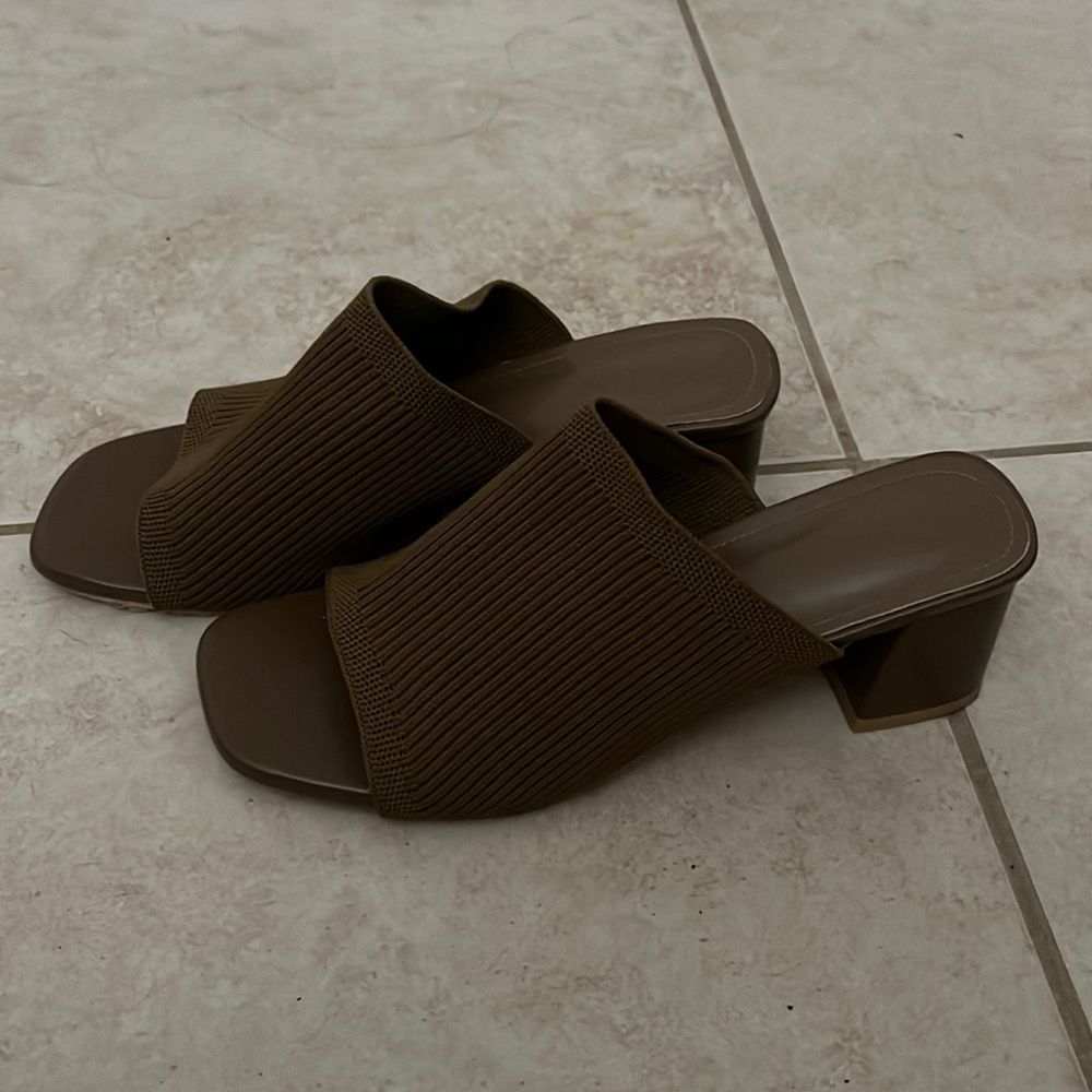 Open toe chunky heel sandals